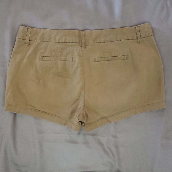 Khaki shorts size 13 - Picture 2 of 3